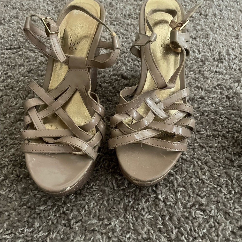 Elegant Women's Strappy Sandals
